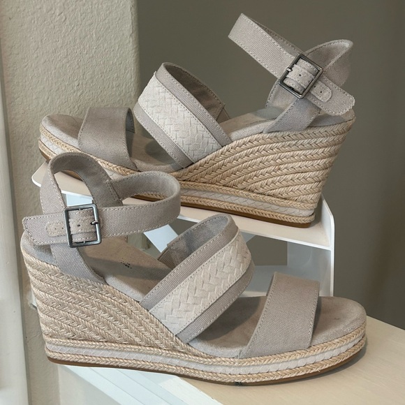 Toms Shoes - TOMS Madelyn Womens Sz 10 Shoes Pebble Gray Canvas Embossed Suede Wedge Sandal